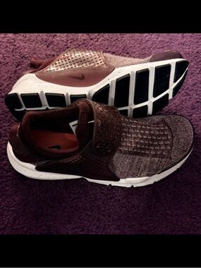 Nike men’s Sock Dart sneaker - Deep Burgundy and White
